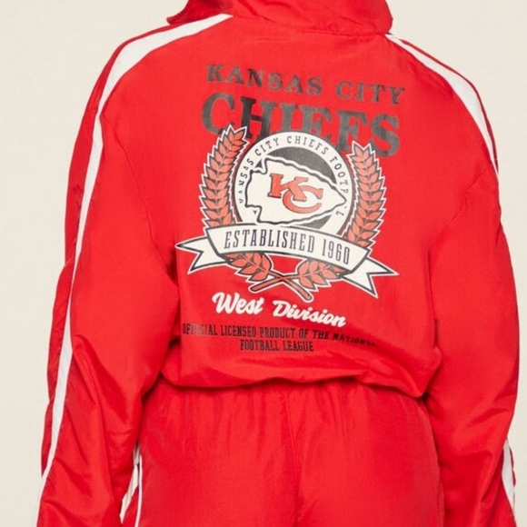 KC Chiefs windbreaker cropped size Medium